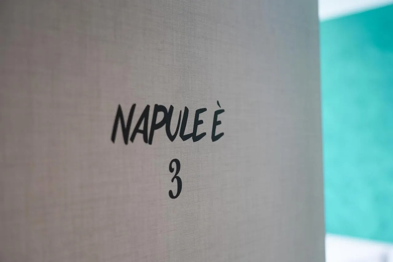 Napolitano Rooms 0*, Neapel